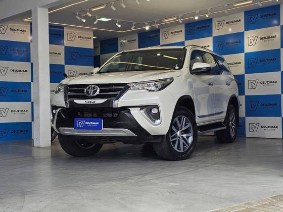 TOYOTA HILUX 2.8 SRX 4X4 CD 16V DIESEL 4P AUTOMÁTICO